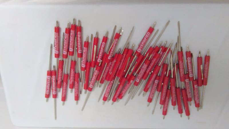 lot 135 image: Double Ended Screwdriver, Phillips on one end, Flat on the other (50)