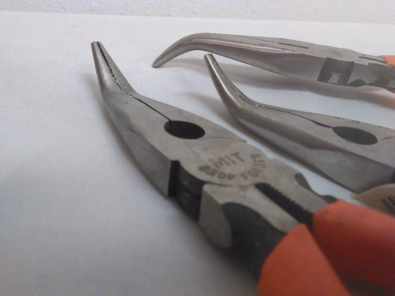 lot 147 image: 8 Inch Bent Nose Pliers (3)