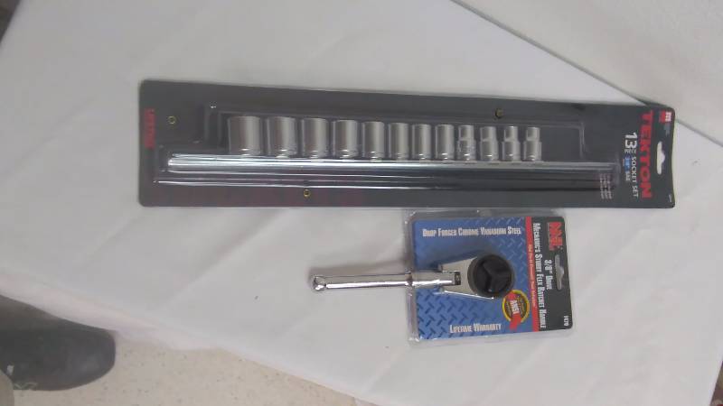 lot 150 image: 13 pc Socket Set, 38 Inch Drive, SAE and 38 Stubby Flex Ratchet
