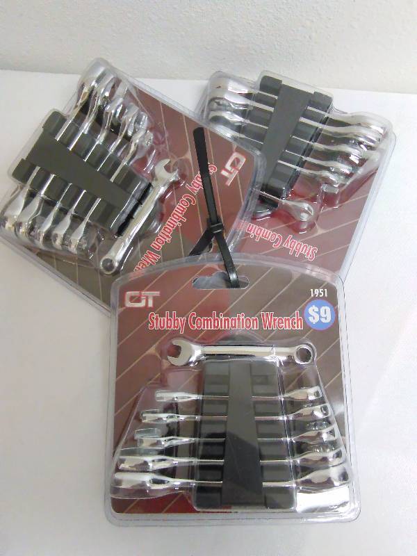 lot 11 image: Stubby Combination Wrenches with holders (3)