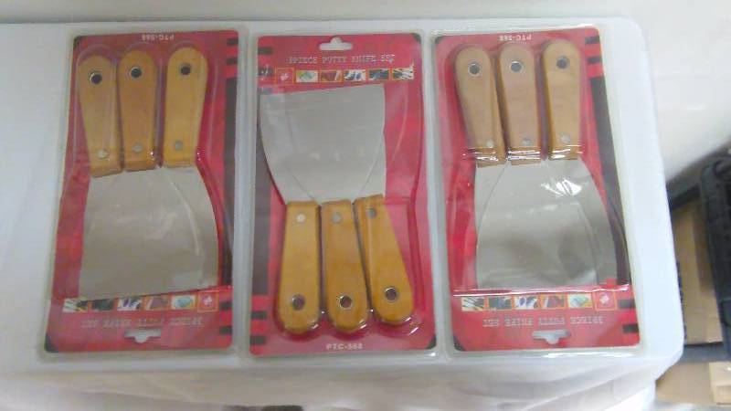 lot 103 image: 3 pc. Putty Knives (3)