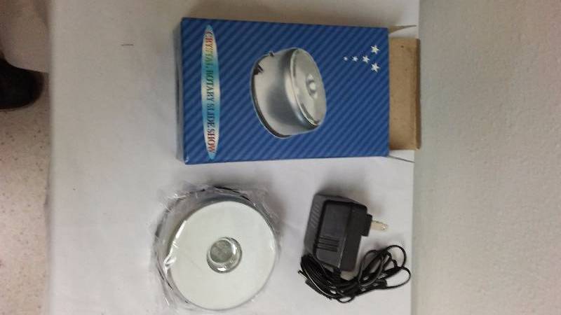 lot 219 image: CRYSTAL ROTARY SLIDE SHOW NEW IN BOX MODEL HRZD - 2SC with United We Stand Crystal.