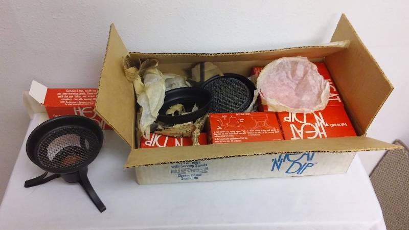 lot 264 image: Heat and Dip (10) Individual warming stand for fondue and dipping
