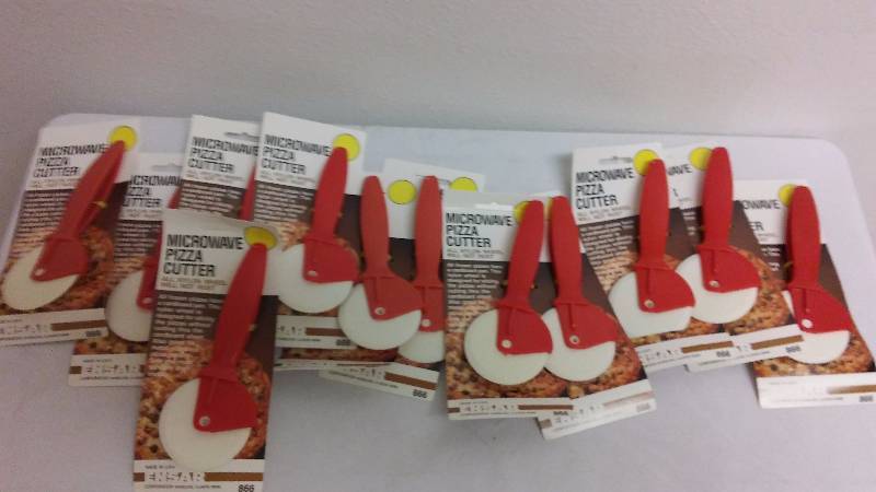 lot 265 image: Pizza cutters - Quantity 10