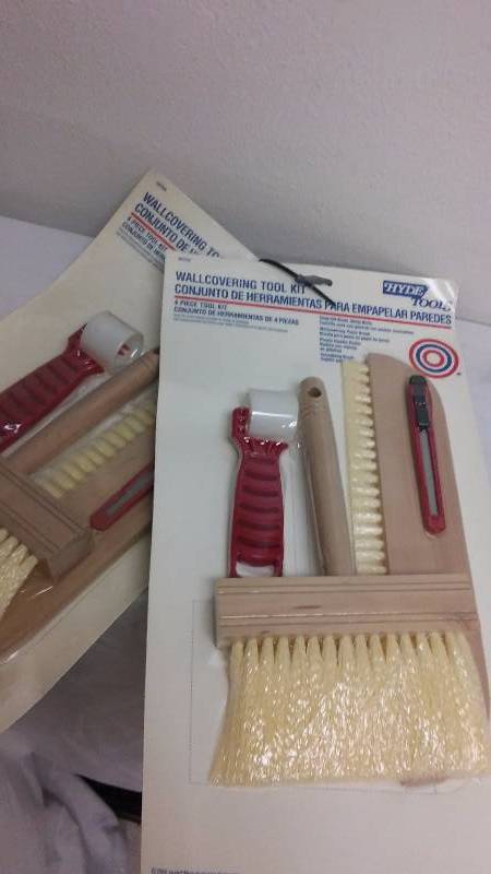 lot 278 image: Wall Covering Tool Kit by Hyde Tools (2)