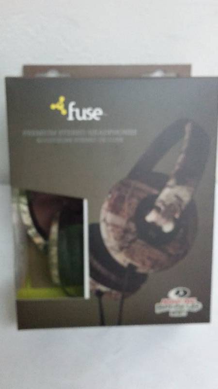 lot 292 image: Fuse Premium Stereo Head Phones in Mossy Oak Camouflage