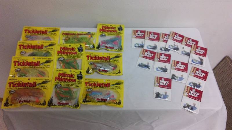 lot 318 image: Mimic Minnows and Tackle Tails Fishing Lure (10) and Quick Snaps (12)
