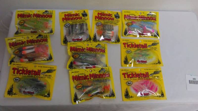 lot 382 image: Mimic Minnow and Tickle Tail by Northland (10)