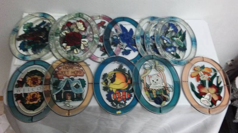 lot 445 image: Hand Painted Glass, Sun Catchers (14)