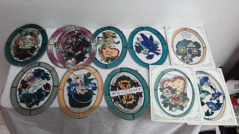lot 446 image: Hand Painted Glass, Sun Catchers (12)