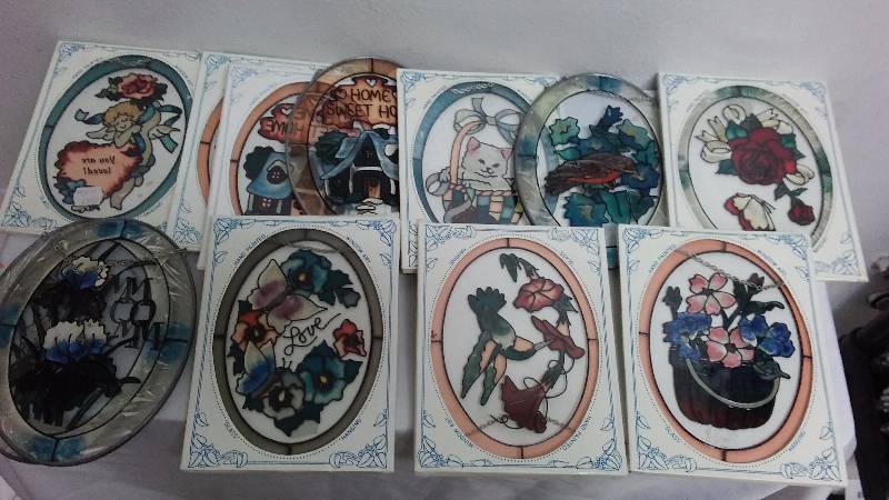 lot 448 image: Hand Painted Glass, Sun Catchers (12)