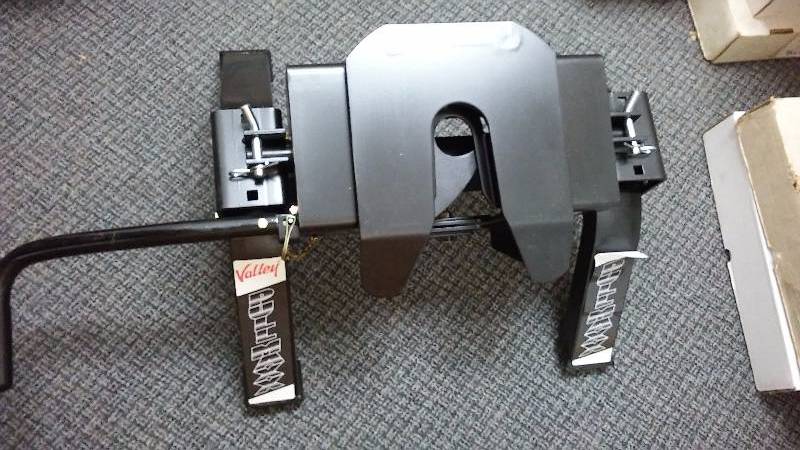 lot 451 image: Valley PullMaxx Universal Mounting Plate for 5th Wheel, quick release system