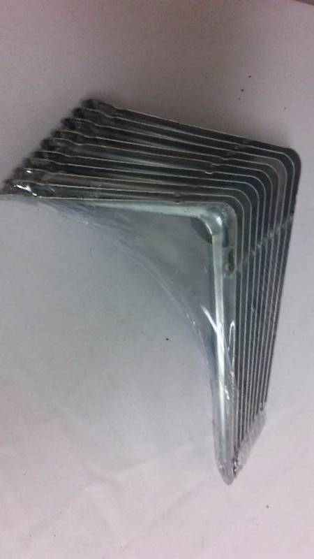 lot 605 image: Shelf Brackets (10) 6 x8 inch, galvanized