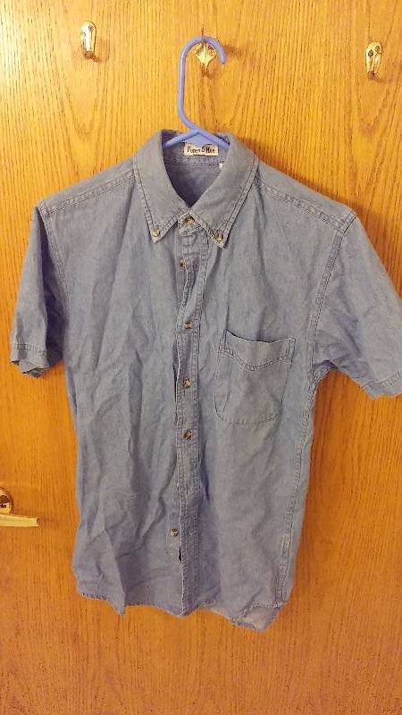 lot 618 image: Denim Short Sleeve Shirts, New, Forest and Hue, Boys LG  XL or mans 2XS (8)
