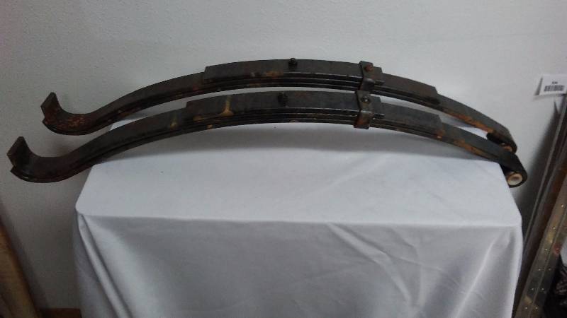 lot 640 image: Leaf Spring, 3 leaf (2) 31- inches Long