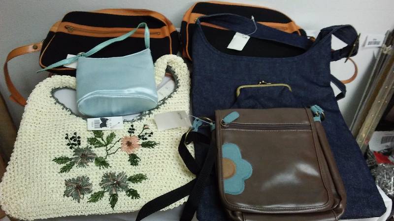 lot 644 image: Assortment of Vintage Purses (6)