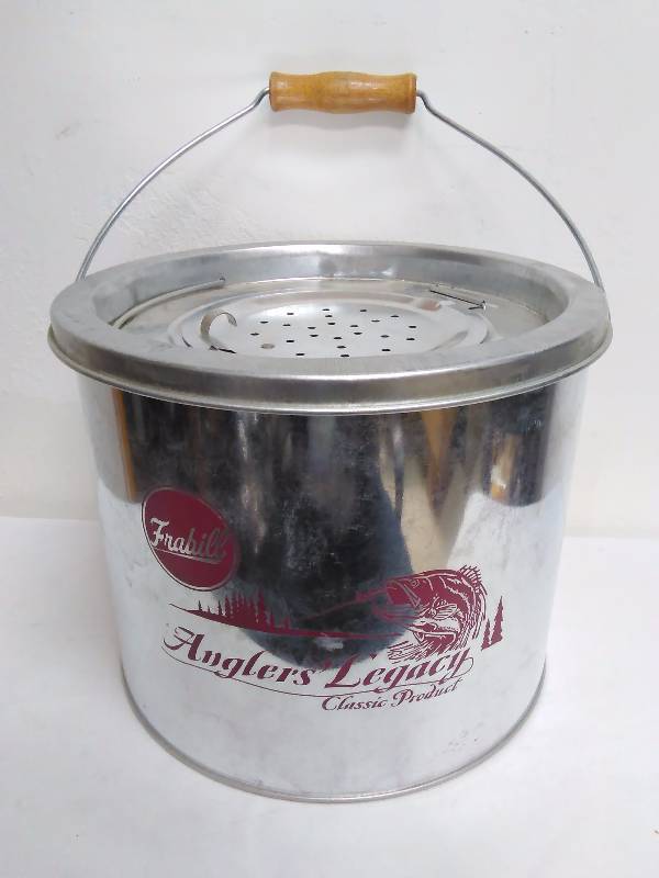 lot 474 image: Frabill Minnow Bucket  Angler Legacy