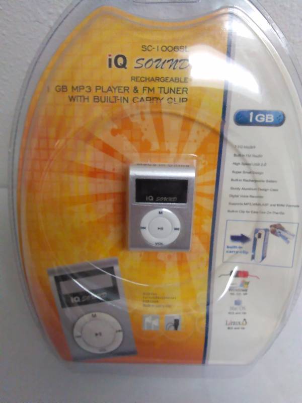 lot 542 image: Rechargeable MP3 Player and FM Tuner by iQ Sound