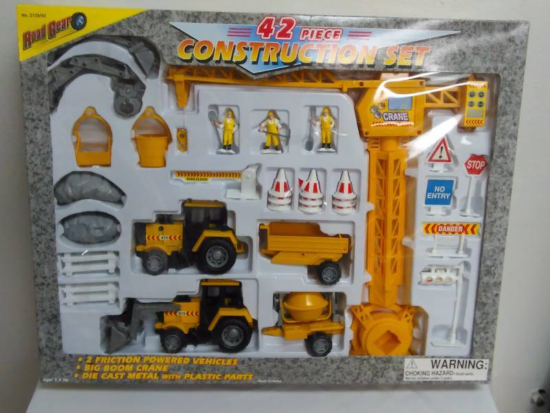 lot 551 image: Construction Set, 42 pcs, Tractor is 5.5 in. long, by Road Gear