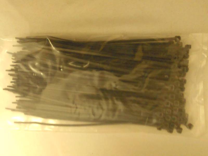 lot 573 image: 8-Inch Zip  Cable Ties (100 ct.) Black