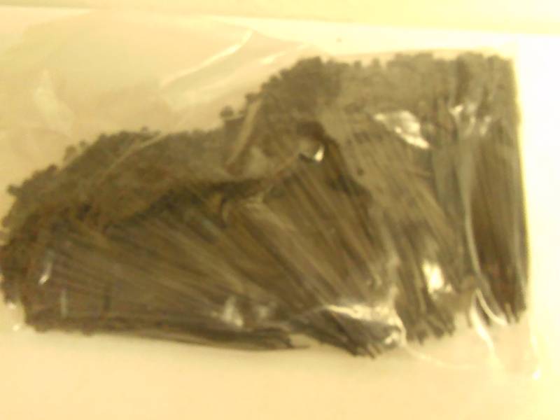 lot 576 image: 4-Inch Zip  Cable Ties (500 ct.) Black