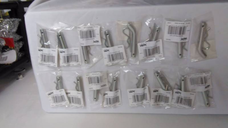 lot 462 image: -inch Hitch Pins (16)