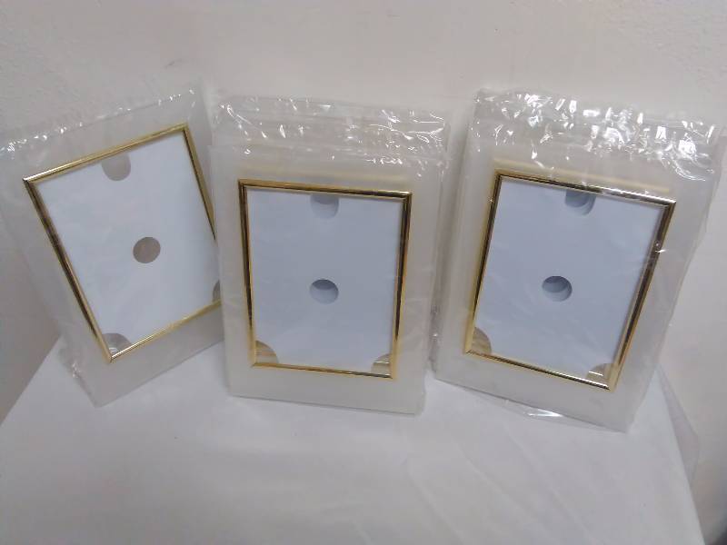 lot 518 image: Picture Frames, Table Top, Frosted White and Gold, 5 x7 inch (11)