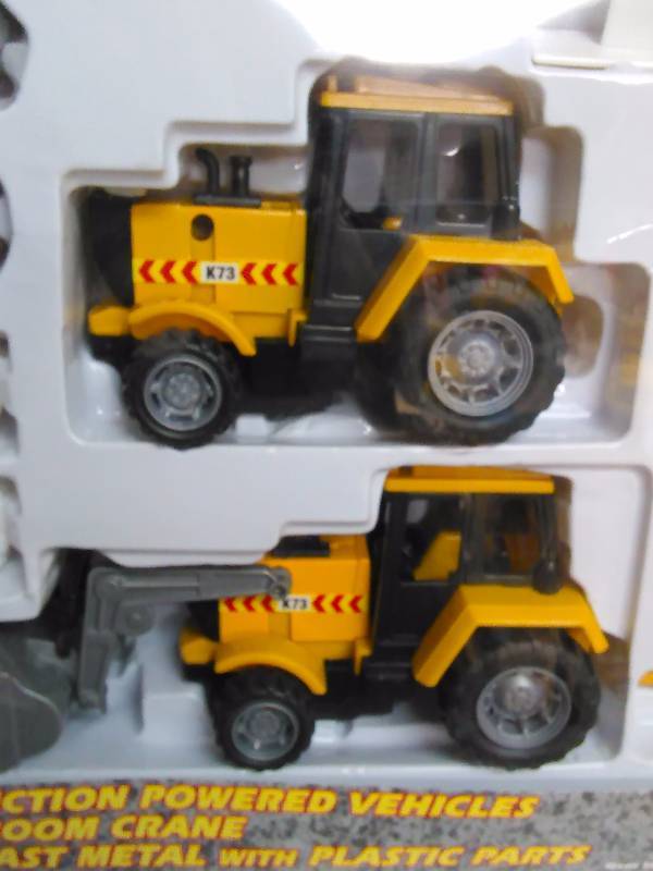 lot 552 image: Construction Set, 42 pcs, Tractor is 5.5 in. long, by Road Gear
