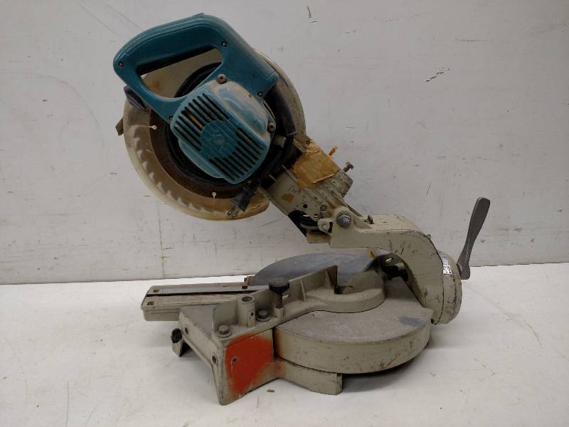 lot 105 image: Makita Miter Saw, Works...