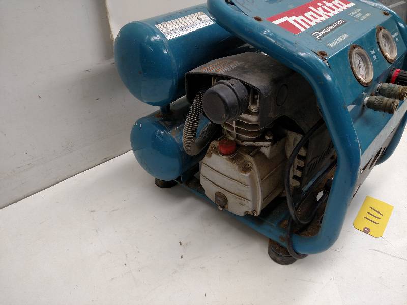 lot 111 image: Makita Air Compressor, 2.5 hp, 4.2 ...