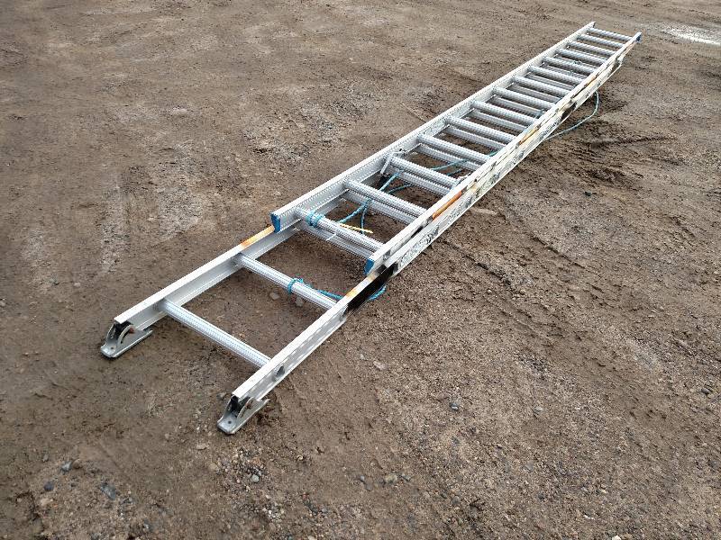 lot 92 image: Werner 28 Aluminum Extension Ladde...