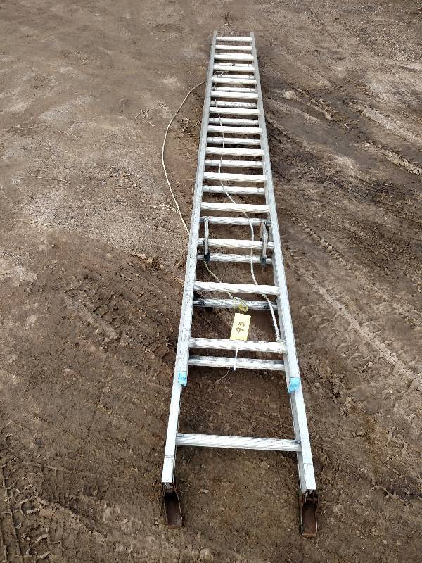 lot 93 image: Louisville 28 Aluminum Extension L...