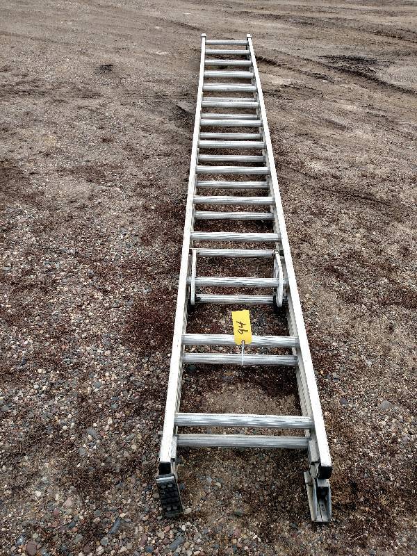 lot 94 image: Werner 28 Aluminum Extension Ladde...