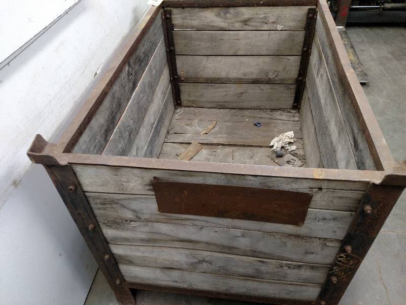 lot 27 image: Stackable Box, 48 x 33 x 34...