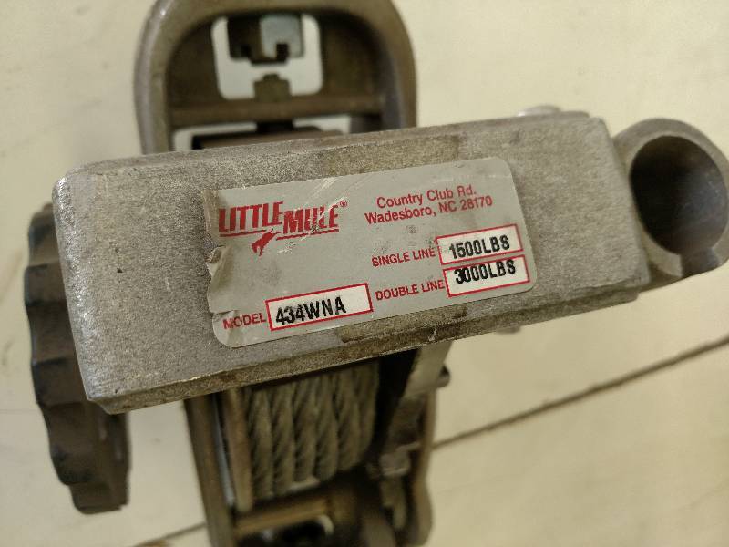 lot 74 image: Little Mule 404WNA Hoist, ...