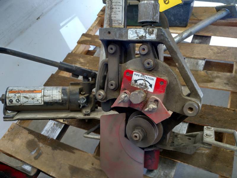 lot 6 image: Victualic Model VE272FS Pipe Groove...
