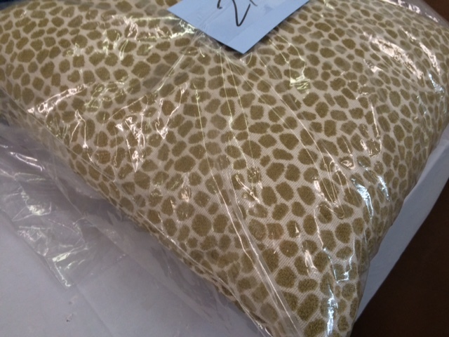 lot 21 image: Wiihe Throw Pillow Color Lichen Size 18 x 18