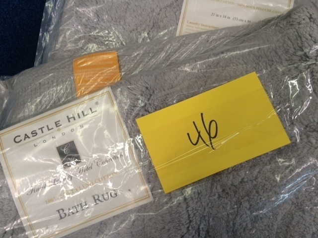 lot 46 image: Castle Hill Bath Rugs 2 Piece Size 21in x 34in