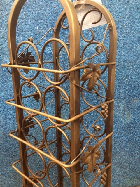 lot 44 image: 12 Bottle Metal Wine Rack