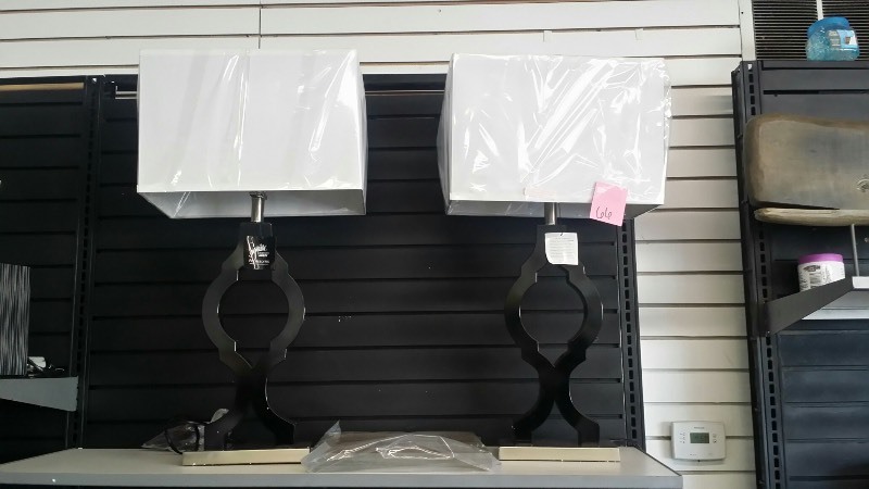 lot 66 image: 2x Black& White Table Lamps