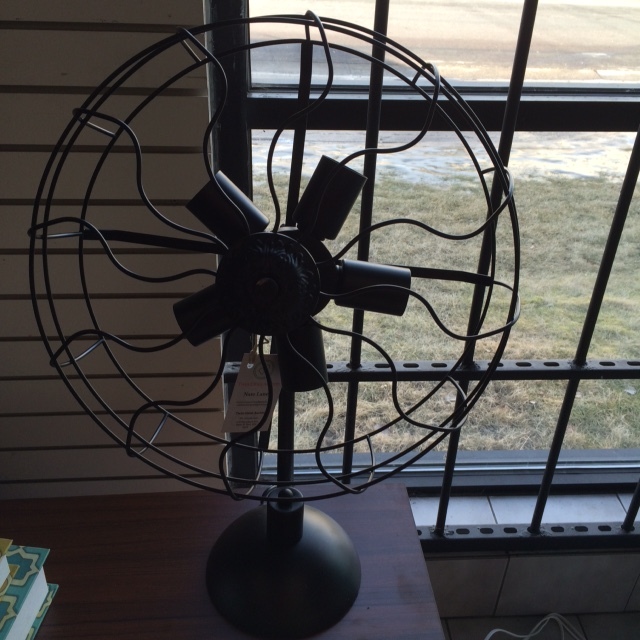 lot 11 image: 5 Light Vintage Fan 25 Inch Table Lamp