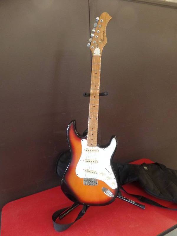 Electric Guitar w Case and Strap