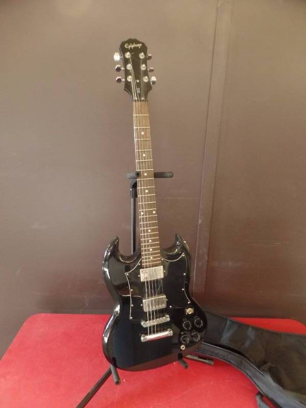Electric Guitar w Case