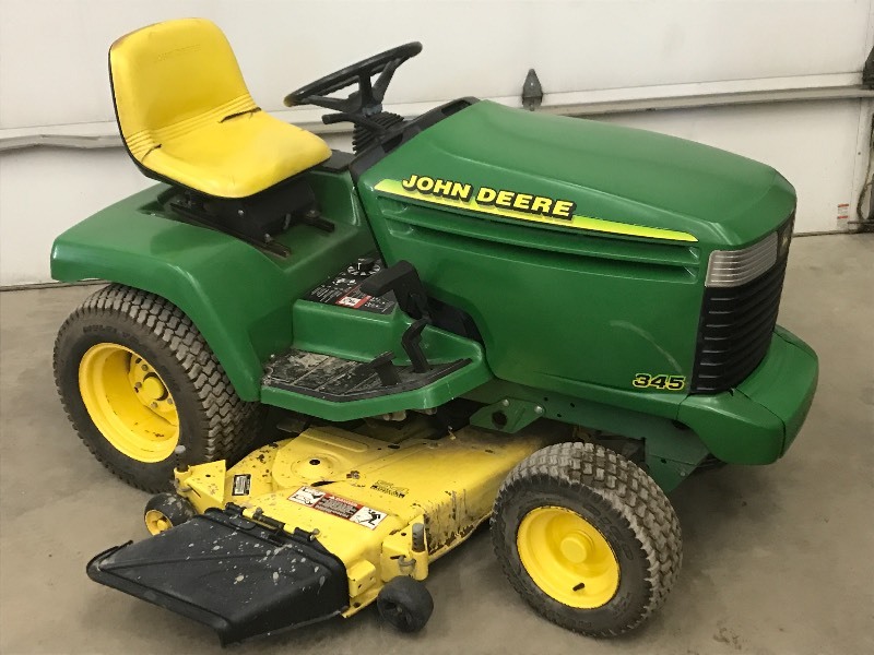 lot 7 image: John Deere 345 Lawn Tractor