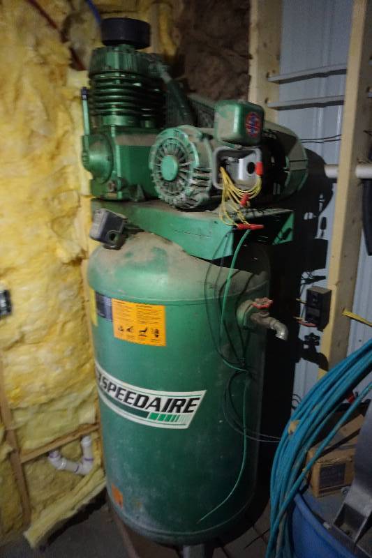 lot 16 image: Speedaire Model 5Z399A 3 Phase 5 hp Vertical Air Compressor
