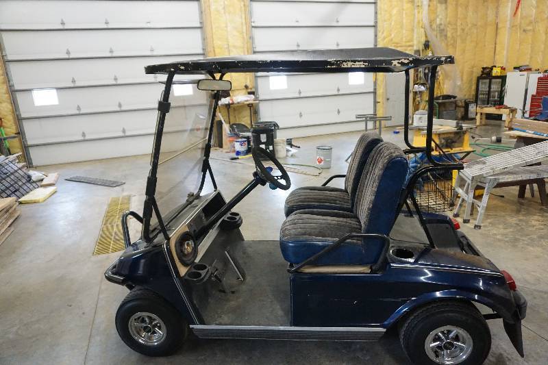 lot 5 image: Club Car Electric UtilityGolf Cart