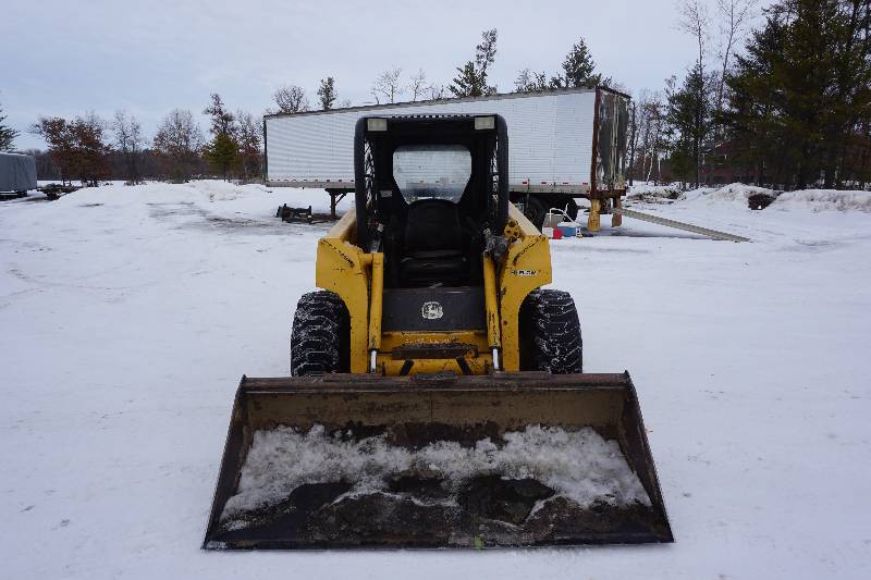 lot 4 image: 2003 John Deere 250 Series II Skid Loader Skid Steer