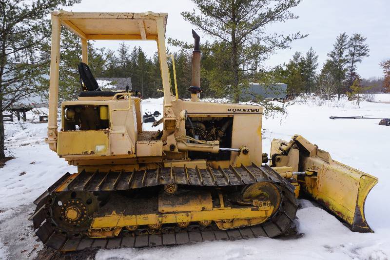 lot 6 image: 1986 Komatsu D31P-17 Crawler Dozer Tractor