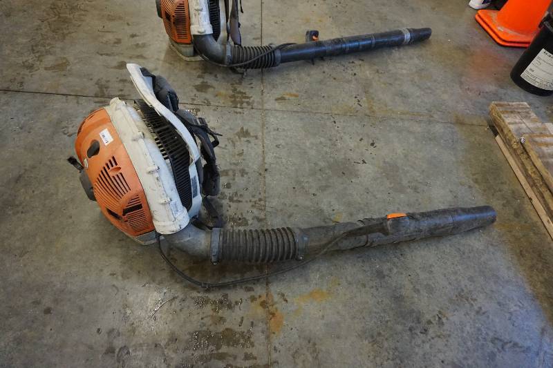lot 21 image: Stihl Model BR600 Gas Powered Back Pack Commercial Leaf Blow