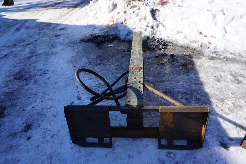 lot 11 image: Universal Mount Bobcat Skid Loader Skid Steer Hydraulic Log Splitter Attachment